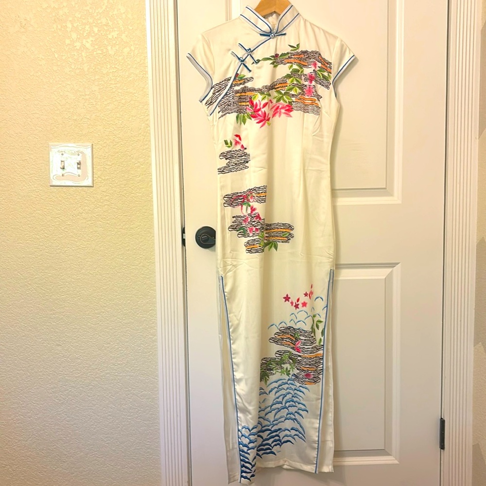 Moving to overseas sale        Beautiful silk like dress